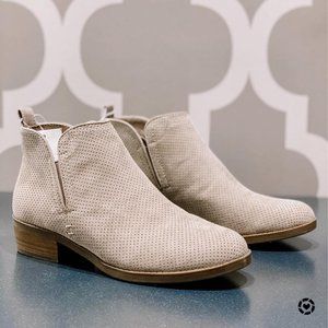 NWT Womens Slip On Ankle Boots-5